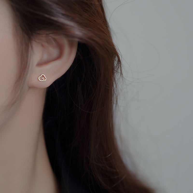 925纯银耳钉女夏季小众设计高级养耳洞简约气质可爱云朵耳环耳饰