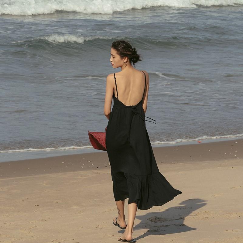 吊带裙拍照女法式夏季长裙黑色沙滩露背海边连衣裙小黑裙三亚度假