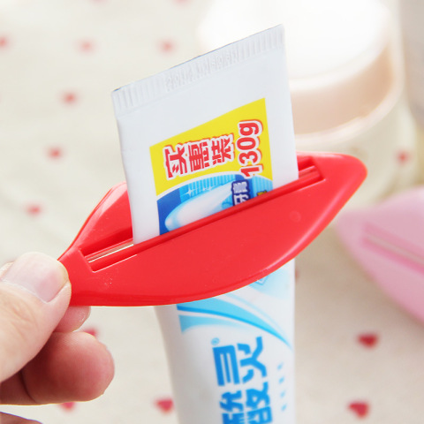洗面奶信赖器挤牙膏手动原版挤卡通牙膏器值得模具环保PP嘴唇