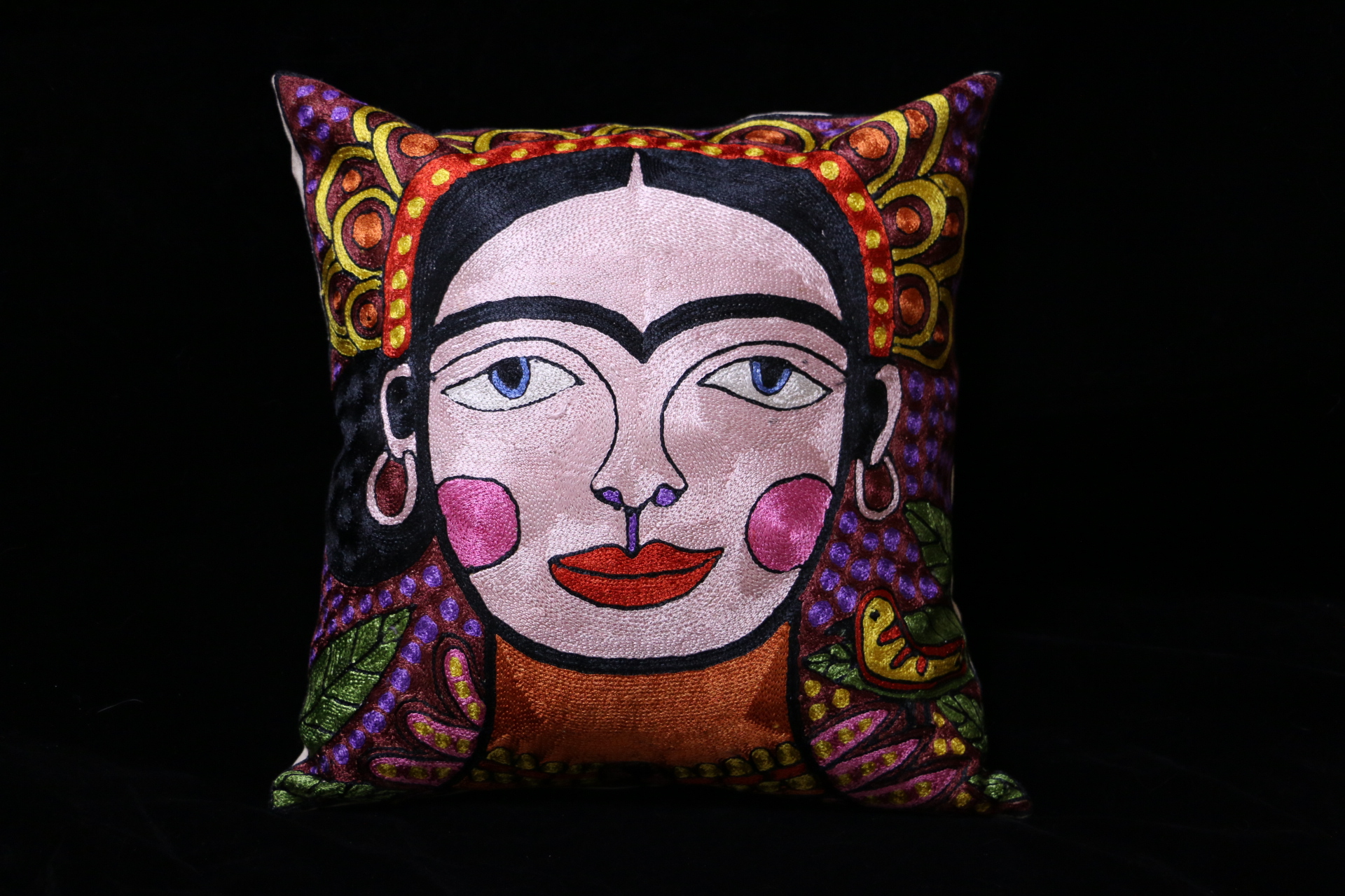印度手工刺绣抱枕套 彩色丝质多款手绣靠垫套弗里达 45cm左右