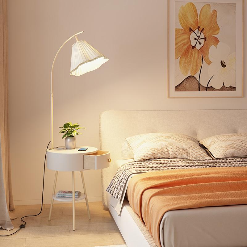 茶几落地灯北欧客厅轻奢沙发边设计感置物卧室床头柜一体台灯智能