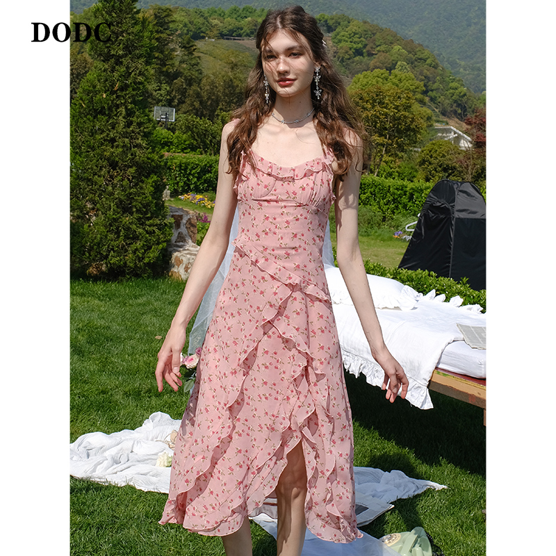 dodc度假法式连衣裙粉色碎花裙显瘦设计感小众荷叶边吊带裙夏季