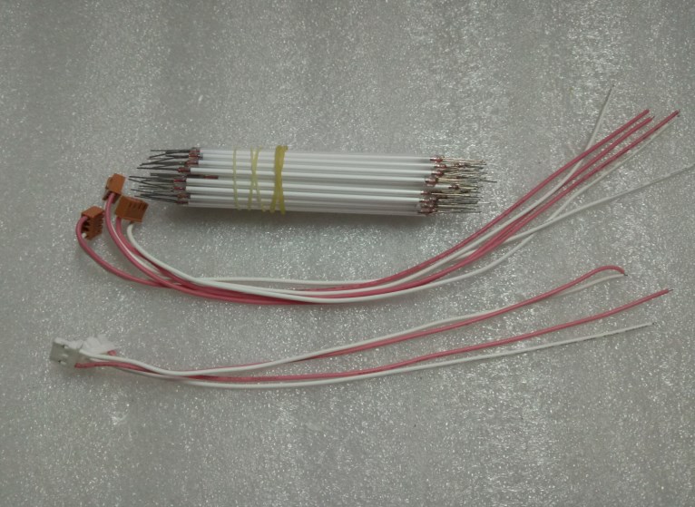 网红3.0*100mm背光灯管 5.7寸工控显示屏灯管(带线)进口 3支起