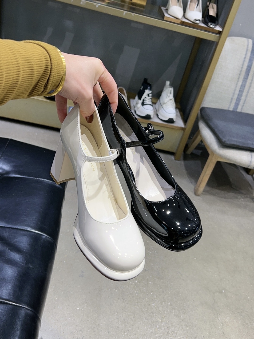 星之途复古玛丽珍鞋女2024新款法式方头漆皮一字扣带粗跟单鞋