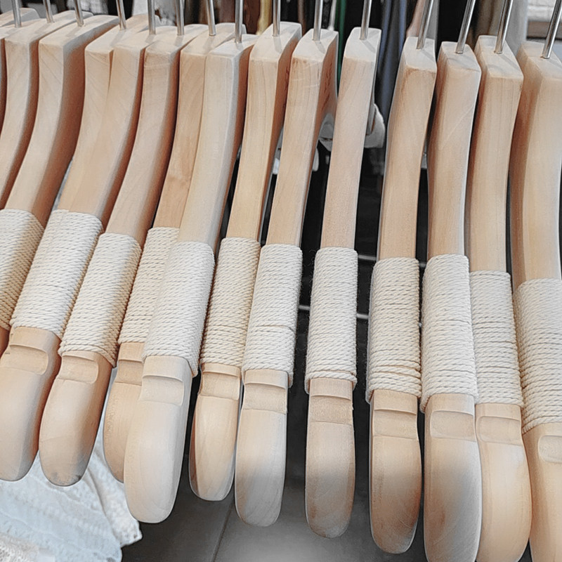 促销定制捆绳棉绳实木女装店衣架服装店专用儿童木质防滑无痕原木
