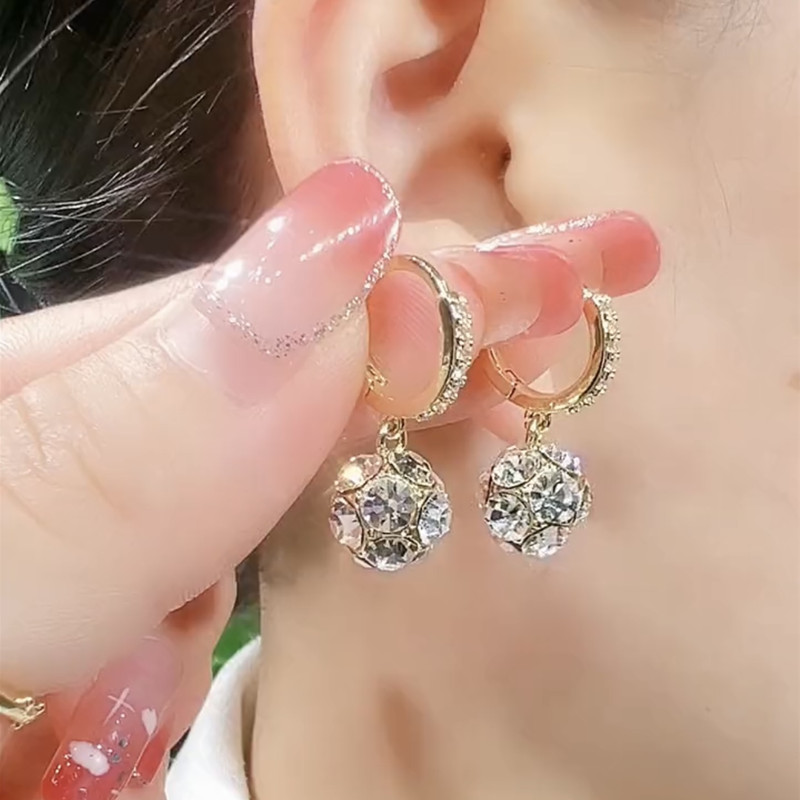 日韩精致钻球耳环女2024年新款小众设计微镶耳扣网红气质轻奢耳饰