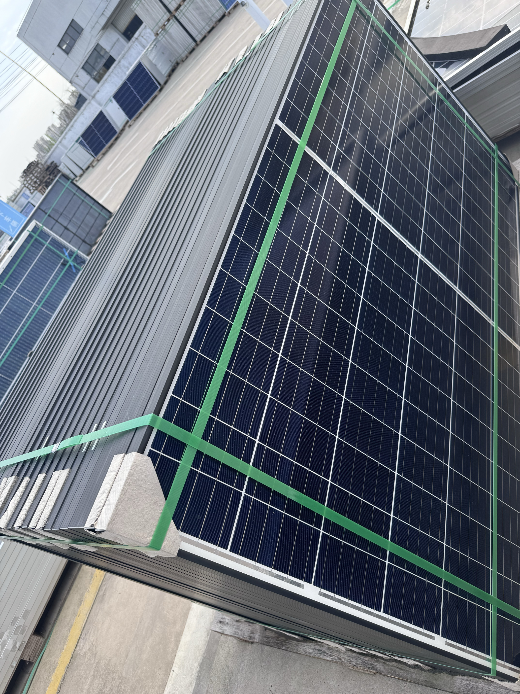 正A级400瓦单晶光伏带质保发电量足家用工程船务屋顶太阳能组件