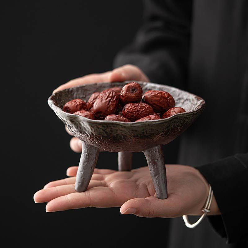 手工创意三足粗陶果盘客厅家用复古陶瓷茶点盘干果瓜子点心零食盘