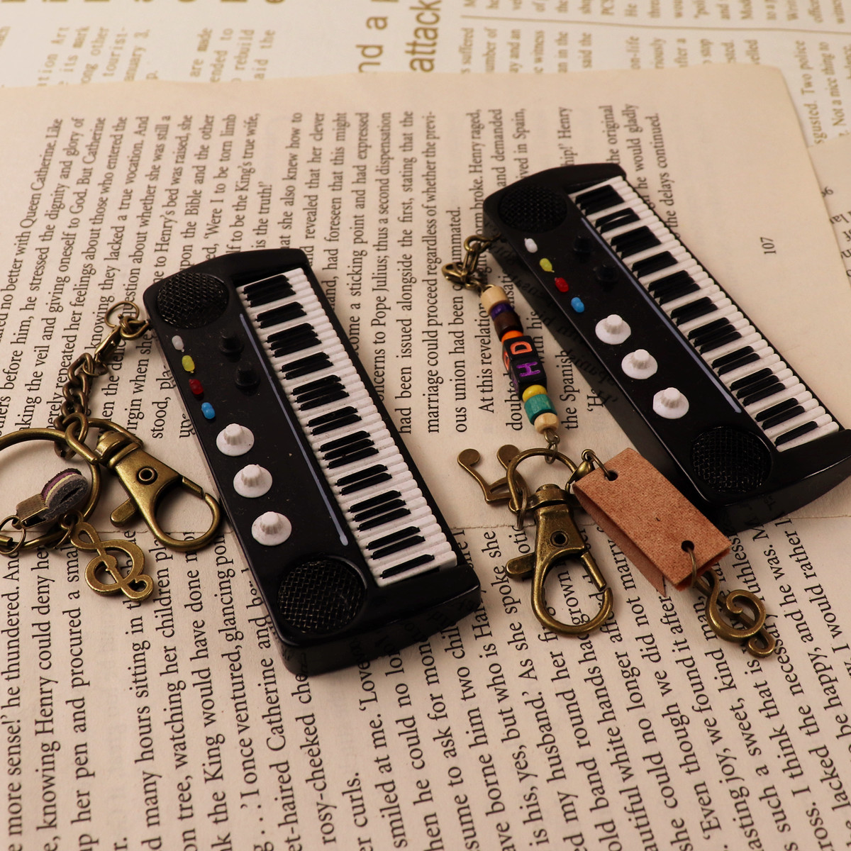 刻字话筒麦克风架子鼓电子琴手风琴钥匙扣包包挂件情侣创意礼物