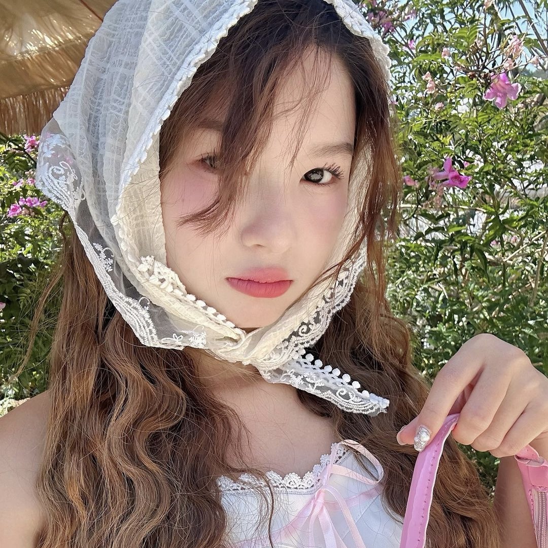 夏季绑发发带法式气质蕾丝三角巾米色薄款韩版花朵复古包头丝巾女