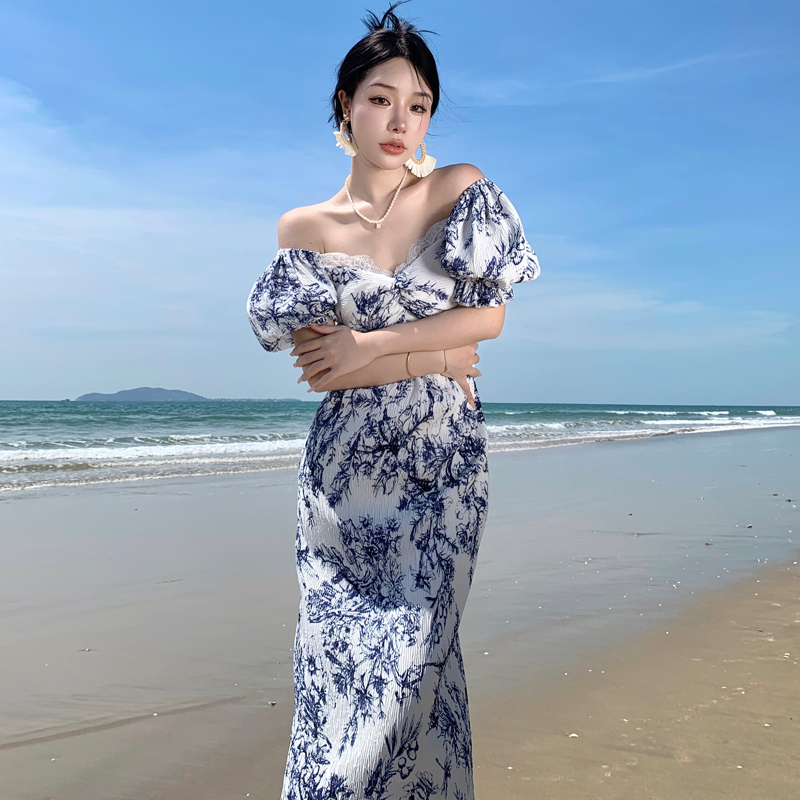 波西米亚泡泡袖海边沙滩旅游度假连衣裙新夏季港风仙女气质显瘦裙