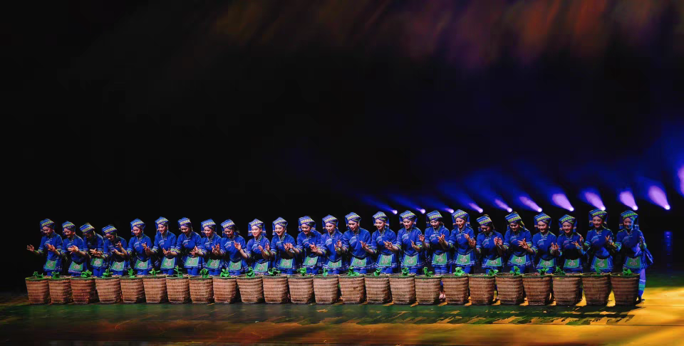 第十三届桃李杯舞蹈节节高民族舞蹈表演服桃李杯壮族舞蹈服民族舞