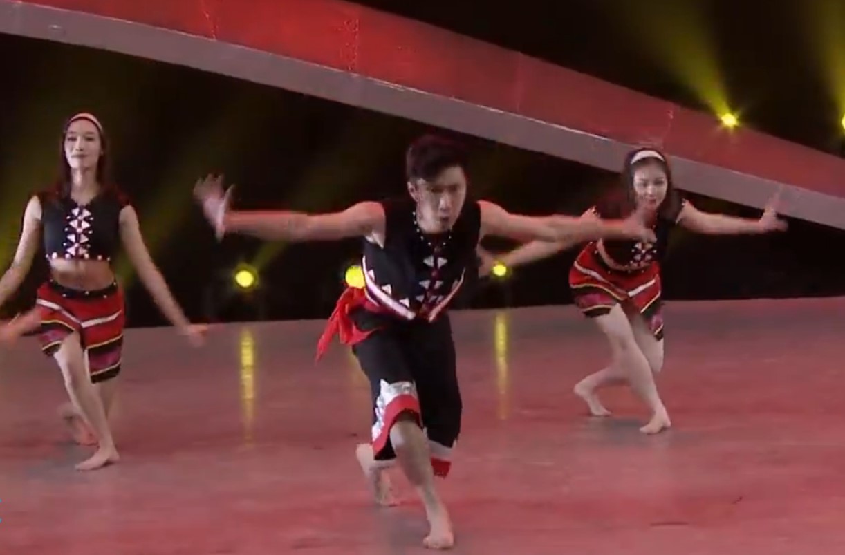 新佤族 佤山火舞蹈族木鼓表演性组合黑山银花舞蹈演出服|民族服装