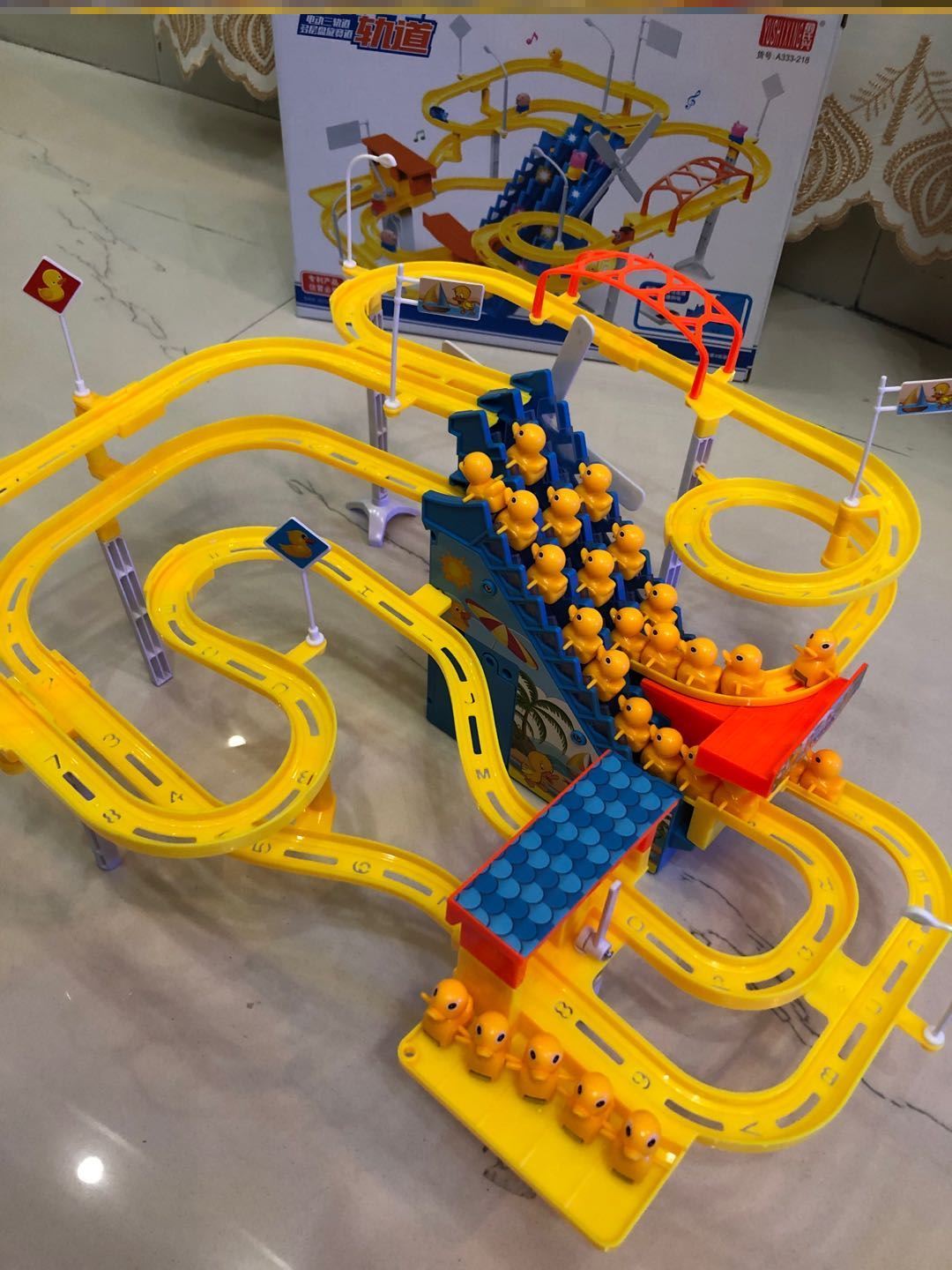 会爬楼梯的小黄鸭抖音网红儿童玩具电动充电鸭子滑滑梯轨道玩具新
