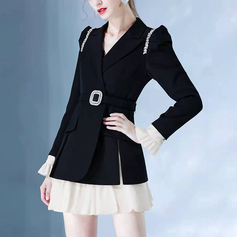 气质黑色设计高级感西装连衣裙2024女秋新款法式假两件拼接灯笼裙
