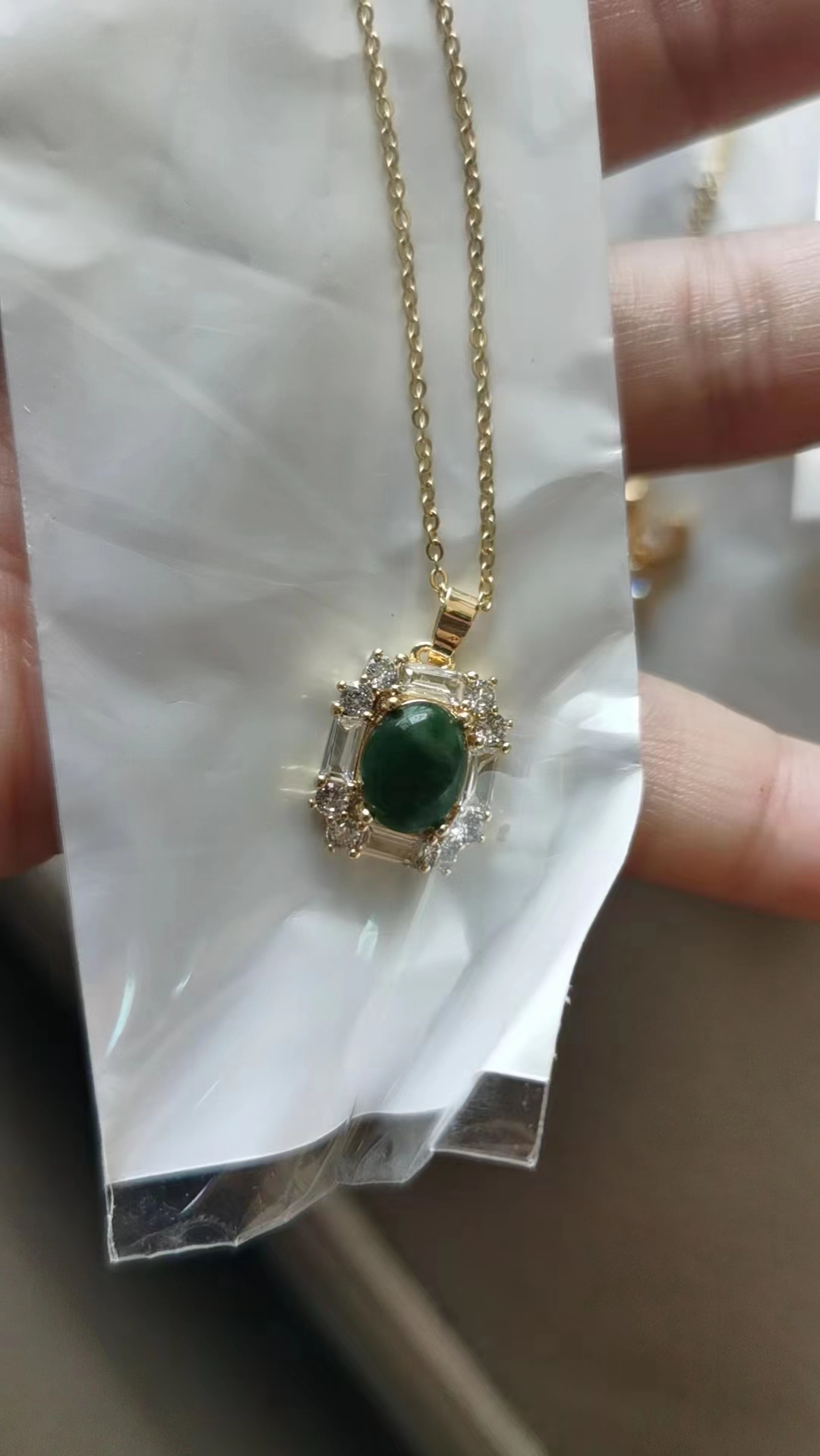 饰品珍珠宝石绿色宝石项链