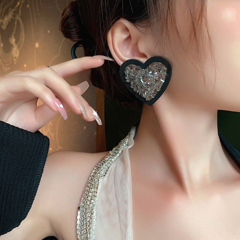 黑色爱心耳环女水晶气质耳玎设计大桃心网红高级感网红夸张耳饰品